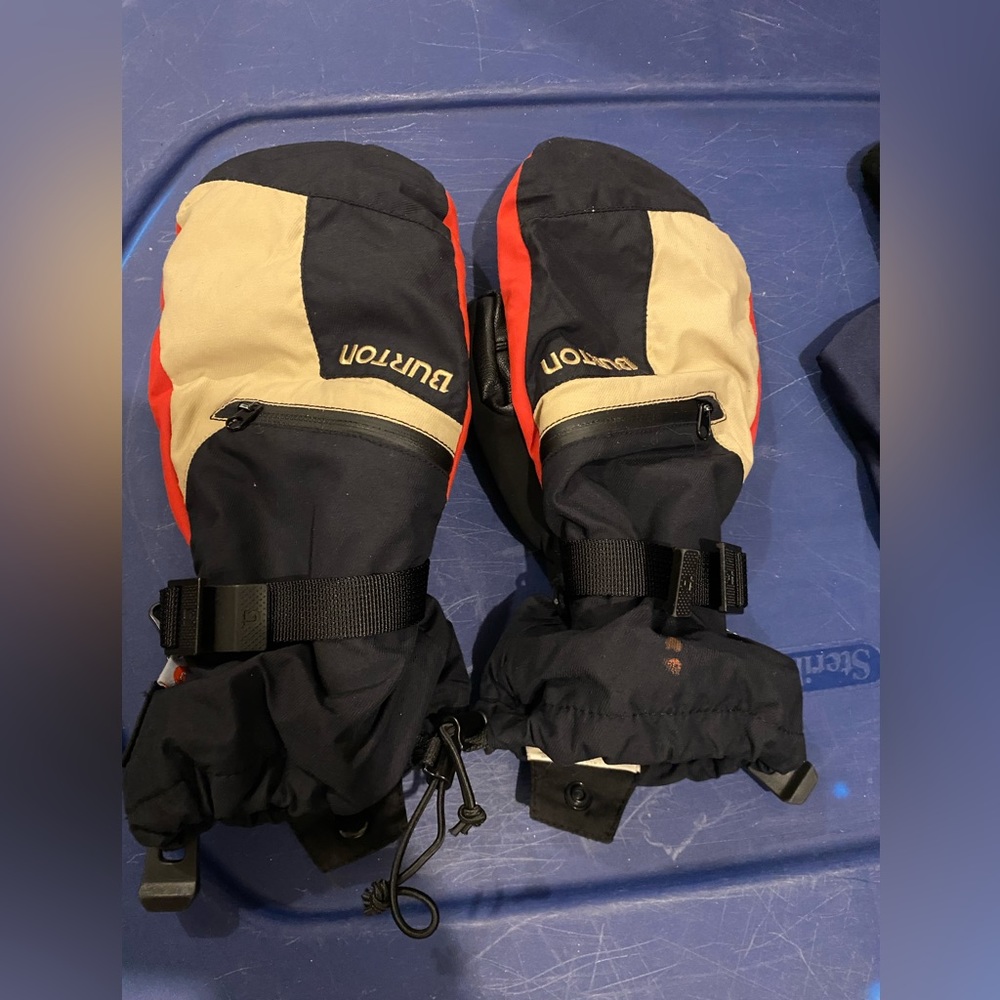 Burton Gore-Tex mittens like new
